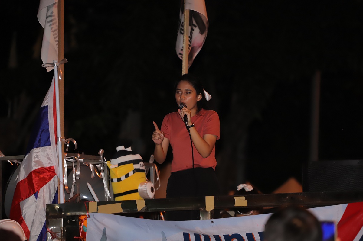 “มายด์ ภัสราวลี” ขึ้นเวที นอนแคมป์ไม่นอนคุก เรียกร้องปล่อยนักสู้ออกจากเรือนจำ