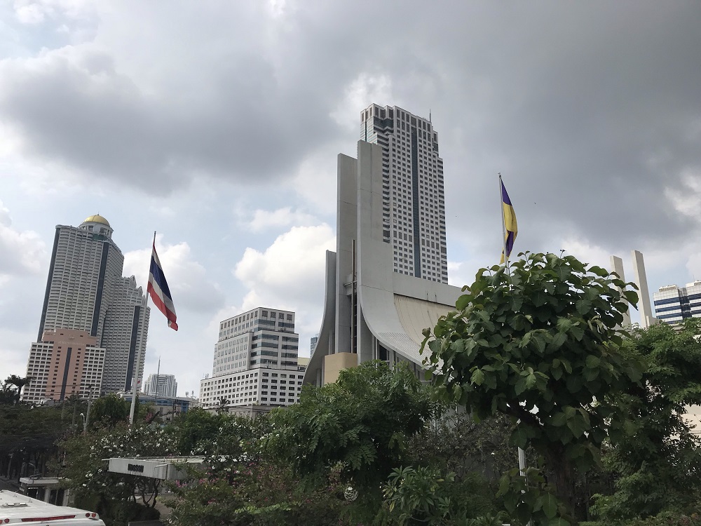 โรงเรียนกรุงเทพคริสเตียน ประกาศหยุดเรียน 2 วัน เลี่ยงม็อบนัดที่สีลม