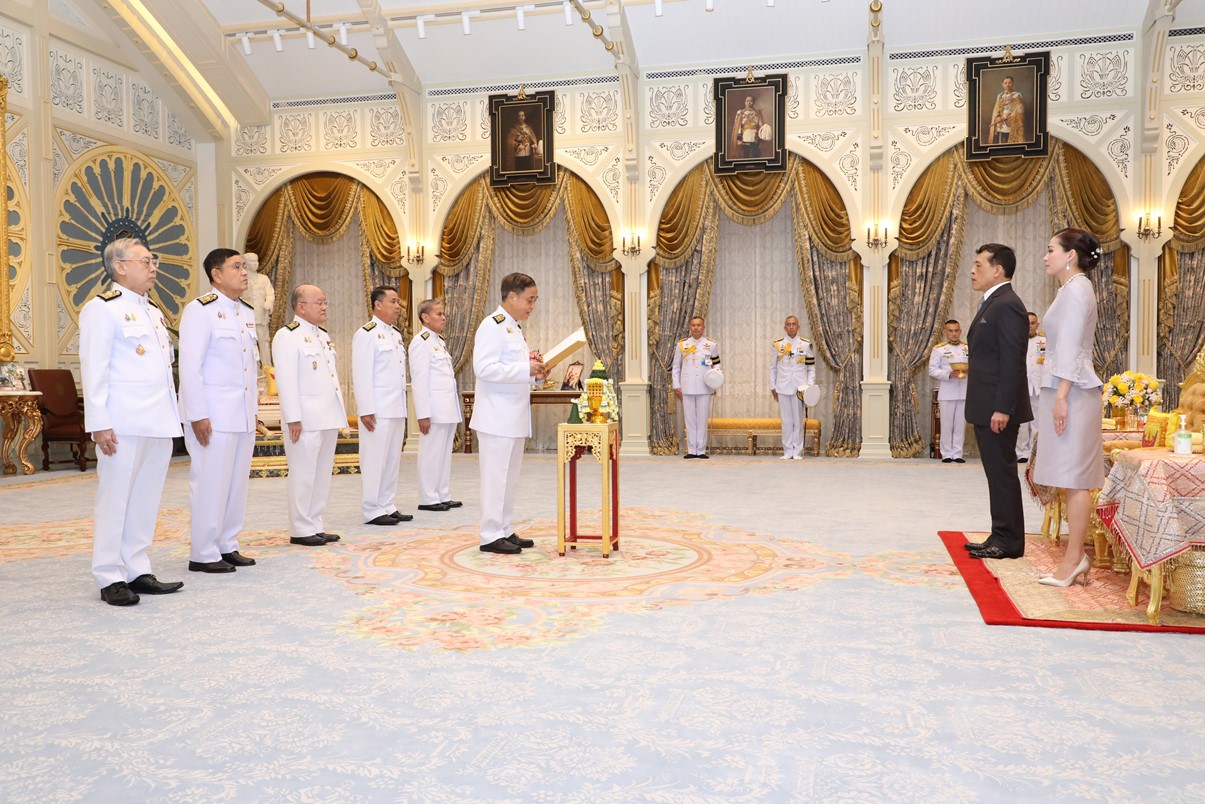 ในหลวงพระราชทานวโรกาสให้ตุลาการศาลรัฐธรรมนูญ-อัยการสูงสุด-ปลัด กต. เข้าเฝ้า