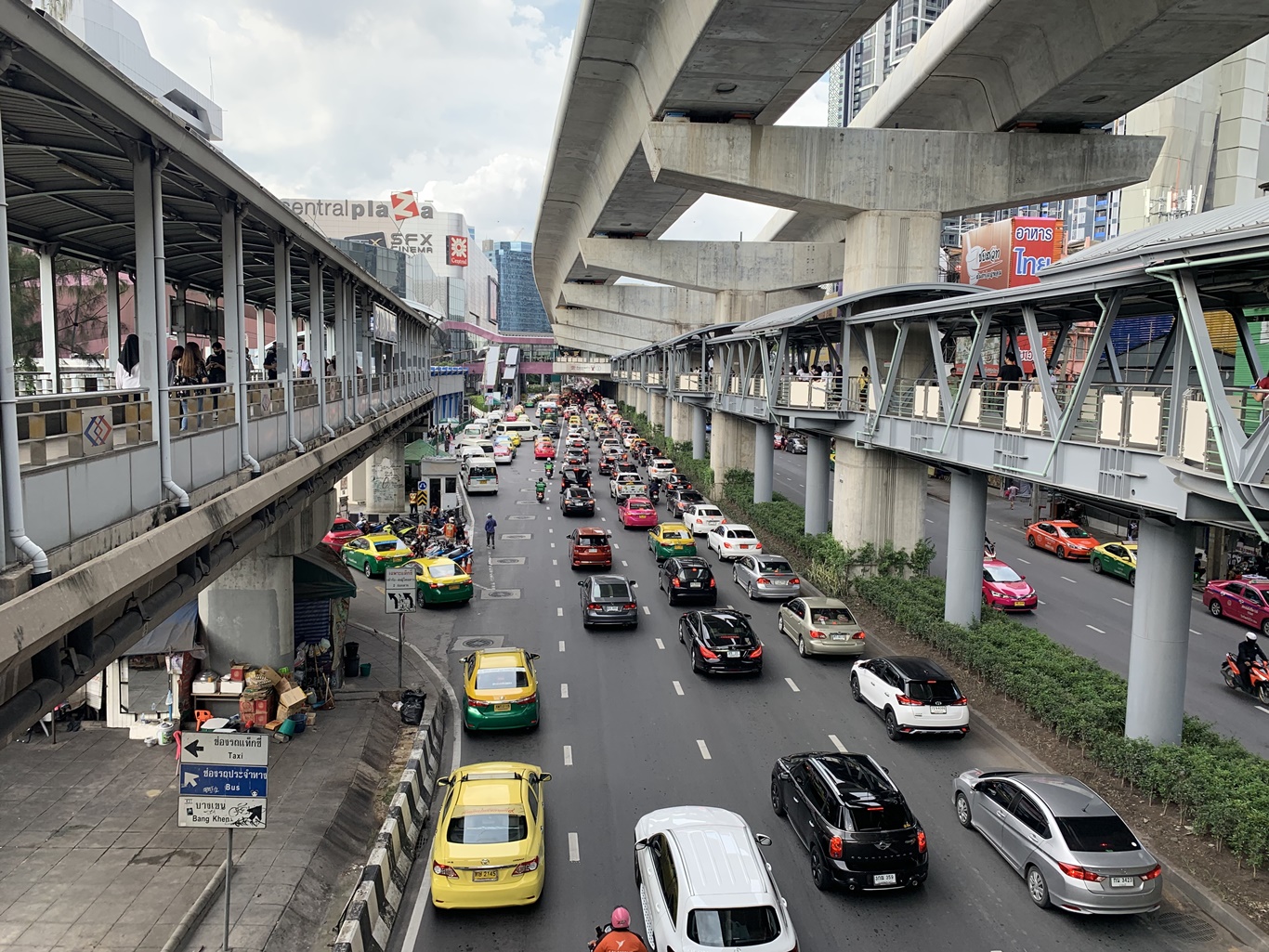 เปิดใช้ สกายวอล์ก “ห้าแยกลาดพร้าว” ทางเชื่อม BTS-MRT