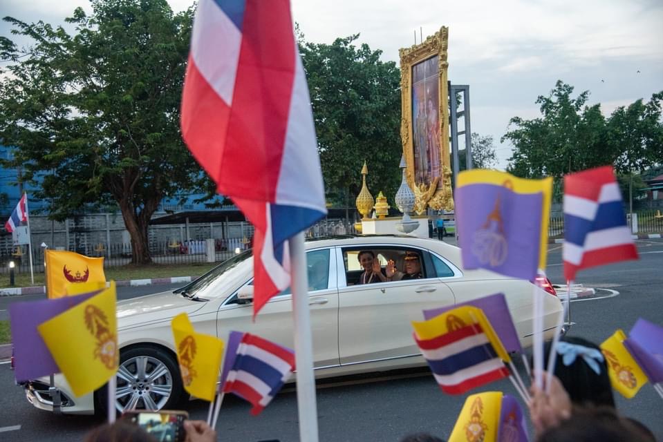 ในหลวงและพระราชินี เสด็จฯ ถวายผ้าพระกฐิน วัดหนองป่าพง จ.อุบลราชธานี