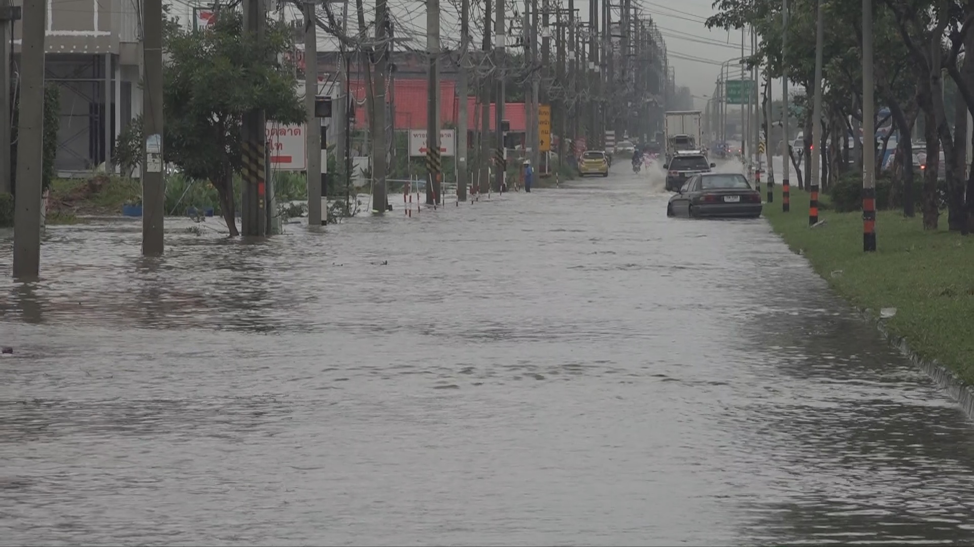 น้ำท่วมโคราช ถนนมิตรภาพ รถติดยาว