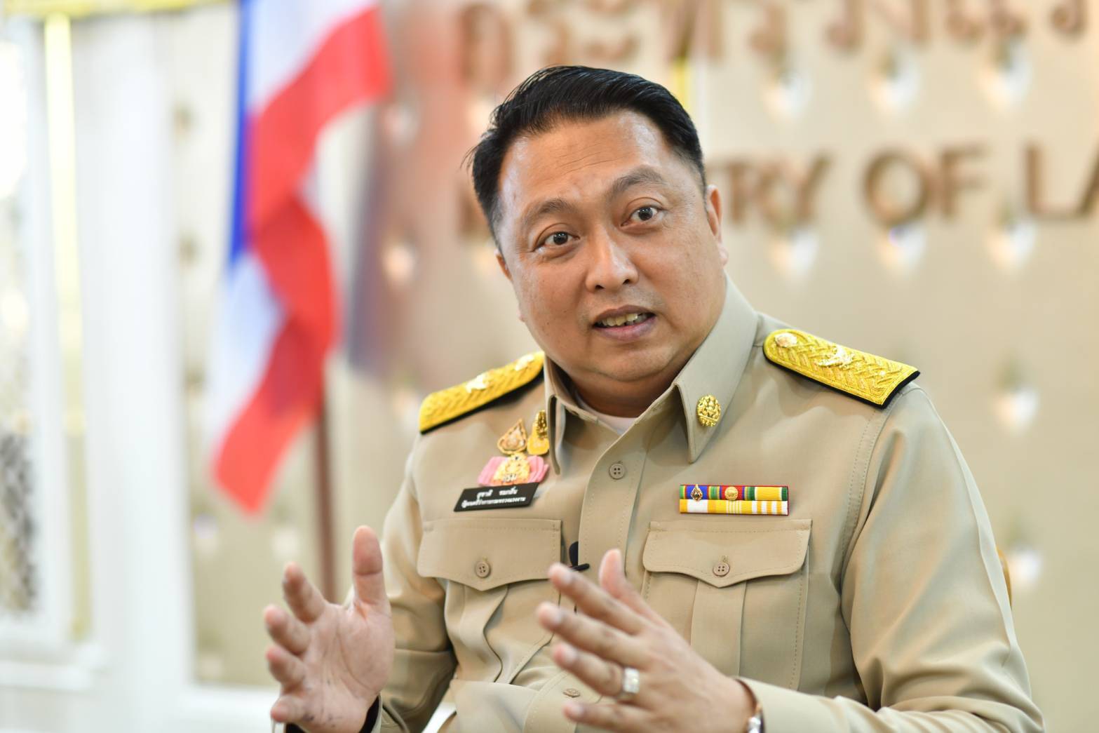 สุชาติ ชมกลิ่น รมว.แรงงาน