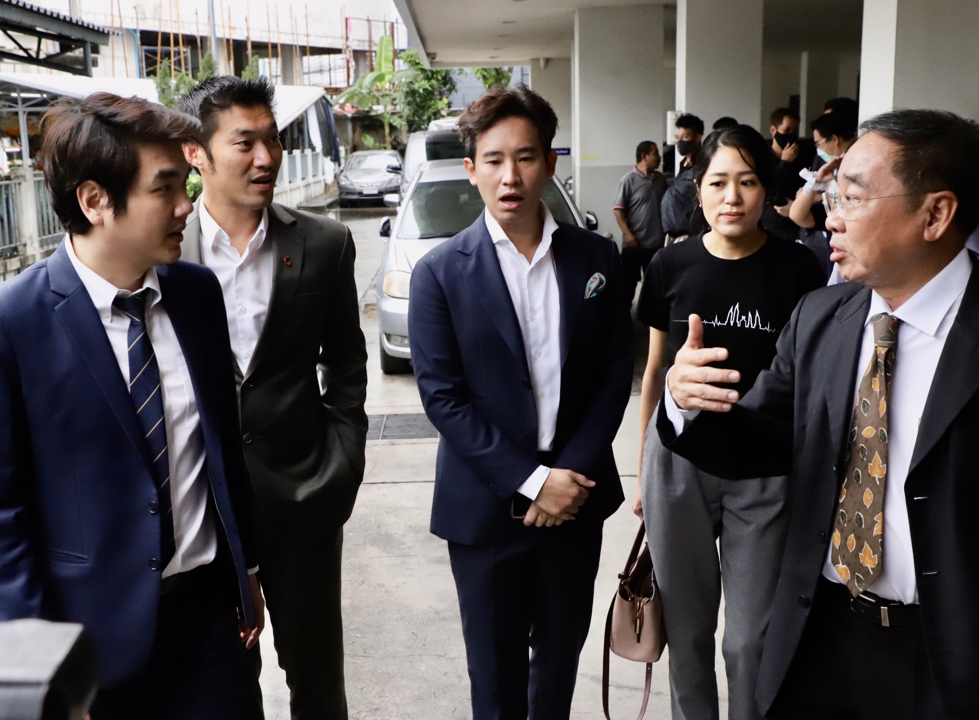 ธนาธร-พิธา-ปิยบุตร-ช่อ ถูกอัยการส่งฟ้อง คดีแฟลชม็อบ สกายวอล์ก