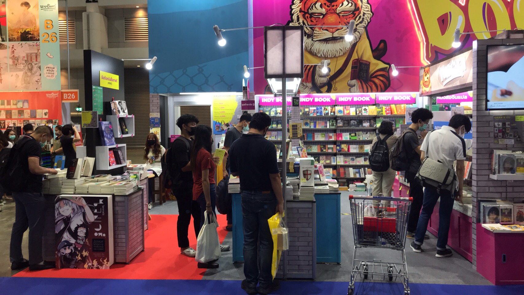 ครึ่งทางงานหนังสือฯ หนังสือแนวการเมือง-เศรษฐกิจ-ประวัติศาสตร์ มาแรง