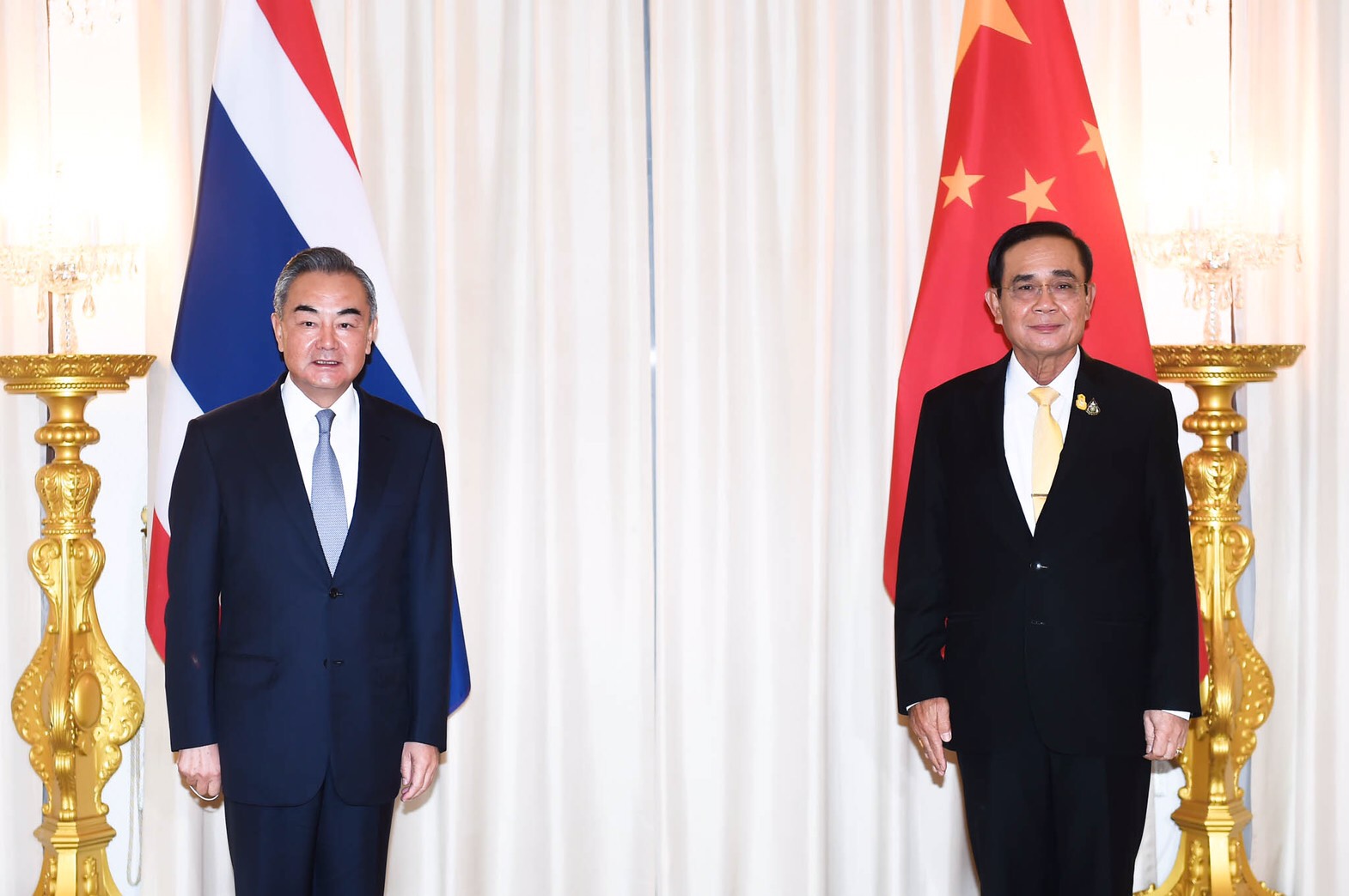 ประยุทธ์ ถก หวัง อี้ ชง ศบค. เคาะ ฟาสต์เลน กักตัว 7 วัน-ไม่กักตัว