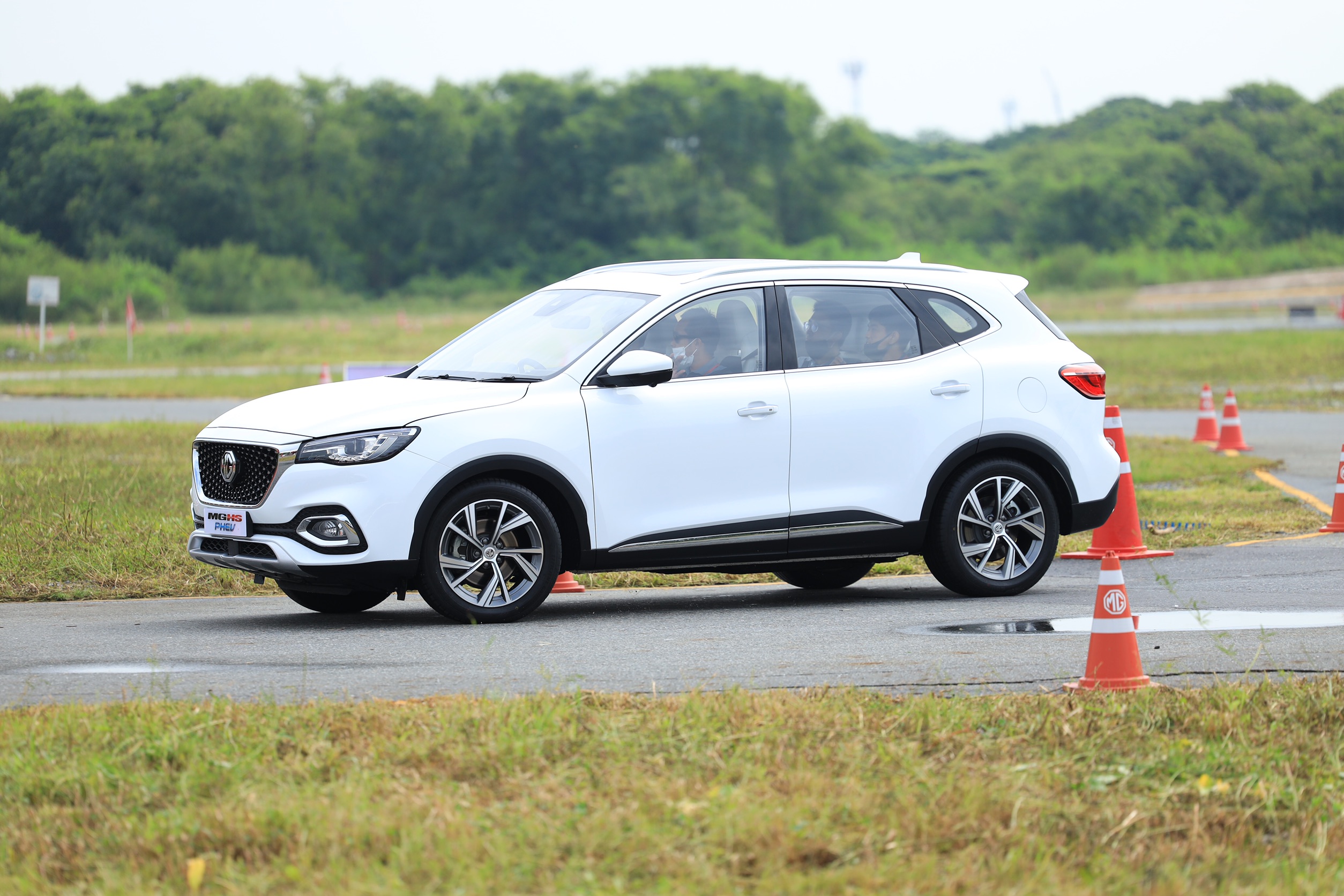 ชมคันจริงก่อนเปิดตัว New MG HS PHEV
