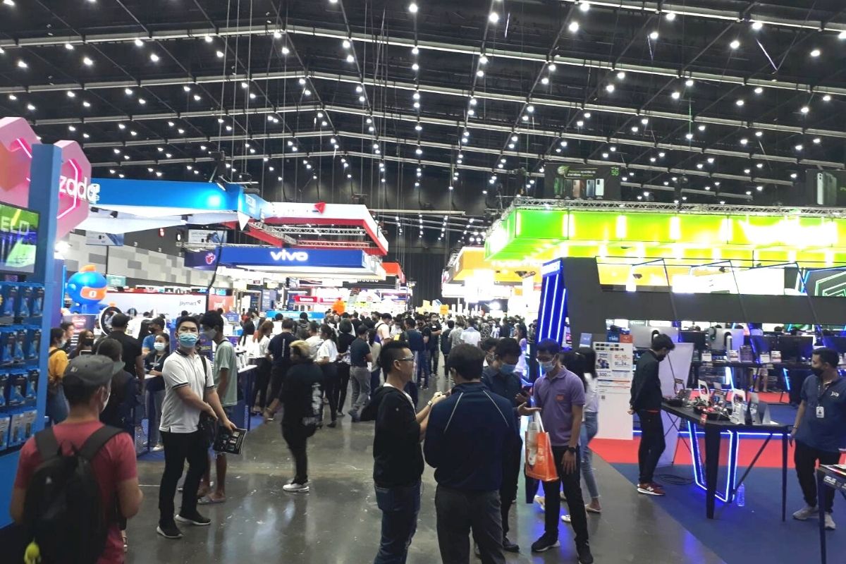 พาชม “Mobile Expo 2020” เชนฯ ดังจับคู่แบรนด์ ดันโปรโมชันดึงกำลังซื้อ