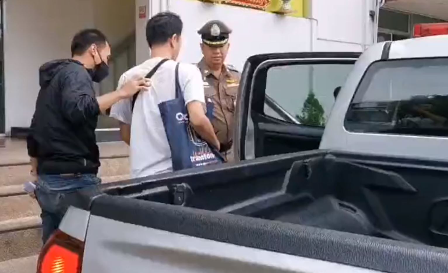 ตำรวจจับกุม “เอกชัย หงส์กังวาน” คดีประทุษร้ายต่อเสรีภาพของพระราชินี