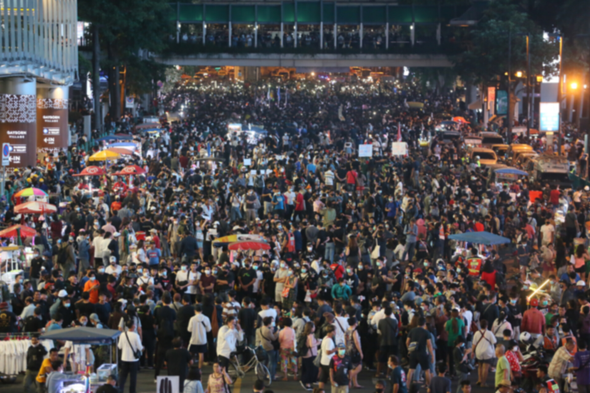 ตำรวจ แนะเส้นทางเลี่ยงชุมนุมที่แยกสามย่าน 5 โมงเย็น วันนี้