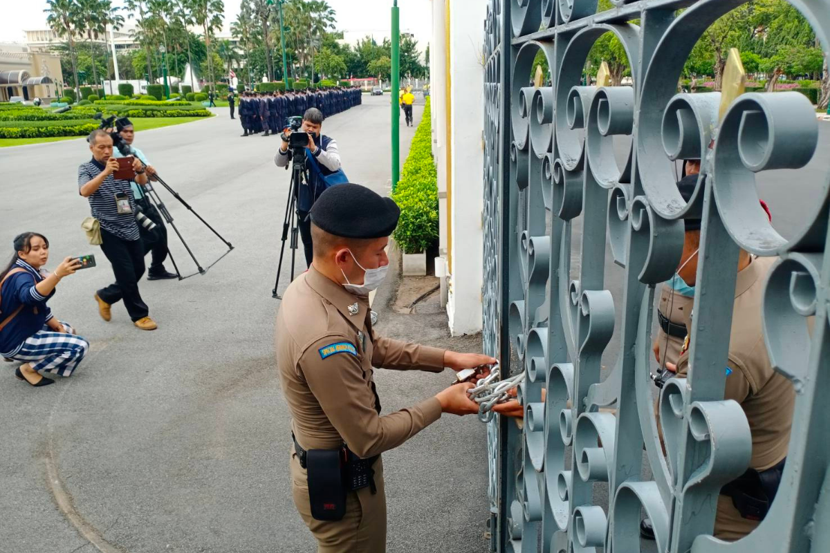 ผบ.ตร. เข้าทำเนียบเตรียมรับม็อบ “ประยุทธ์” แถลงการณ์ผ่านทีวีพูล