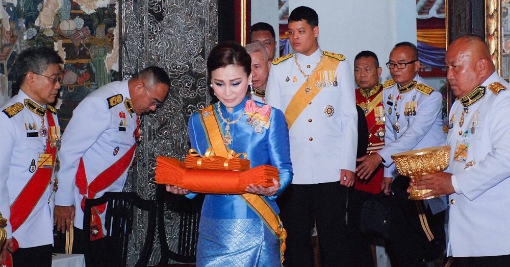 พระราชินี-เจ้าฟ้าทีปังกร เสด็จฯ แทนพระองค์ถวายผ้าพระกฐิน วัดราชโอรส-วัดอรุณฯ