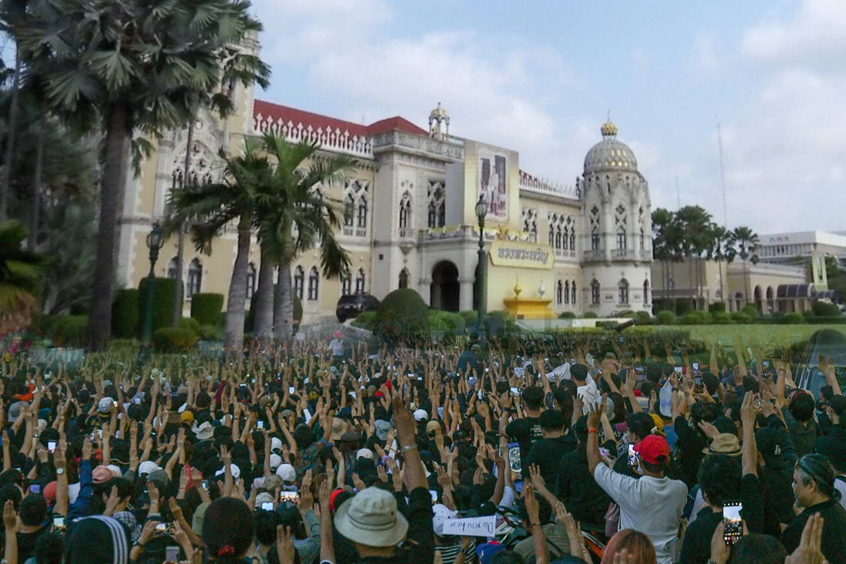 ตำรวจ เตรียมกำลังสกัดม็อบบุกทำเนียบ ห้ามล้ำ สะพาน “ชมัยมรุเชฐ” 
