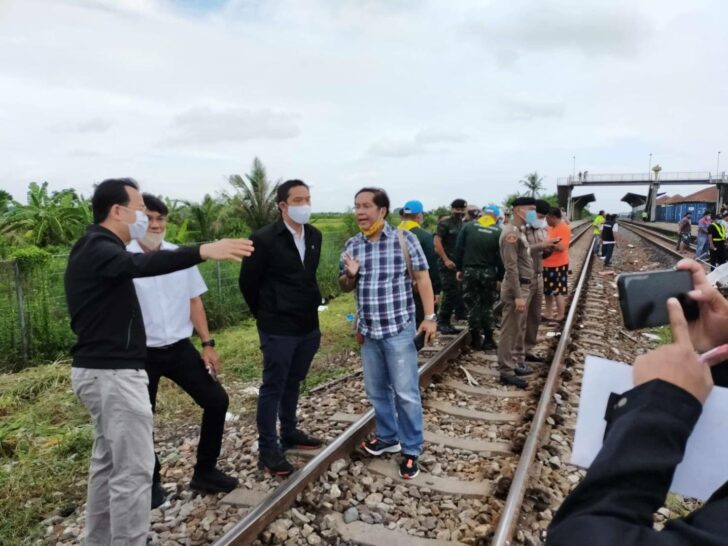 รถไฟบรรทุกชนทัวร์กฐิน รถไฟบรรทุกชนทัวร์กฐิน