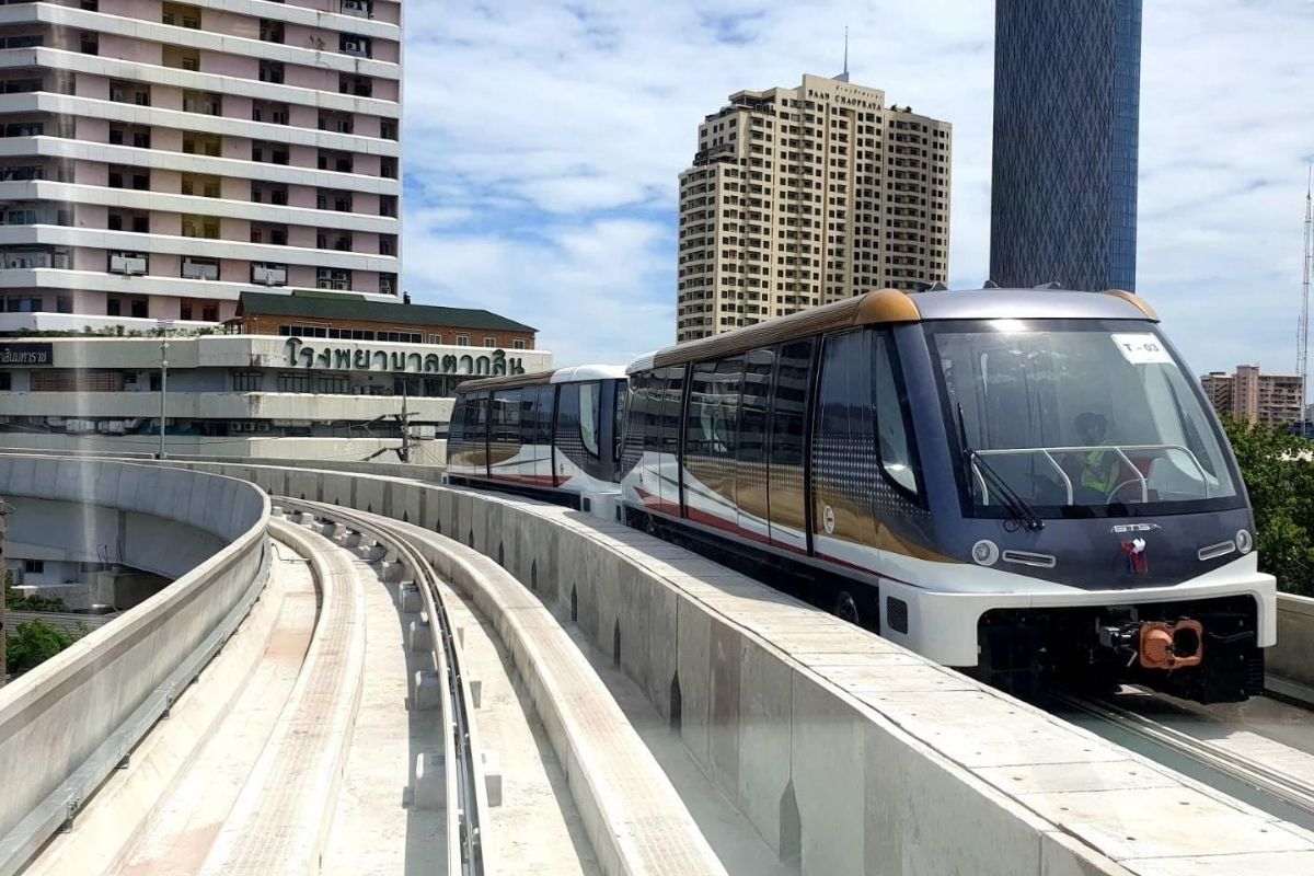 ‘รถไฟฟ้าสายสีทอง’ เก็บค่าโดยสาร 15 บาทตลอดสาย เริ่มวันนี้ 