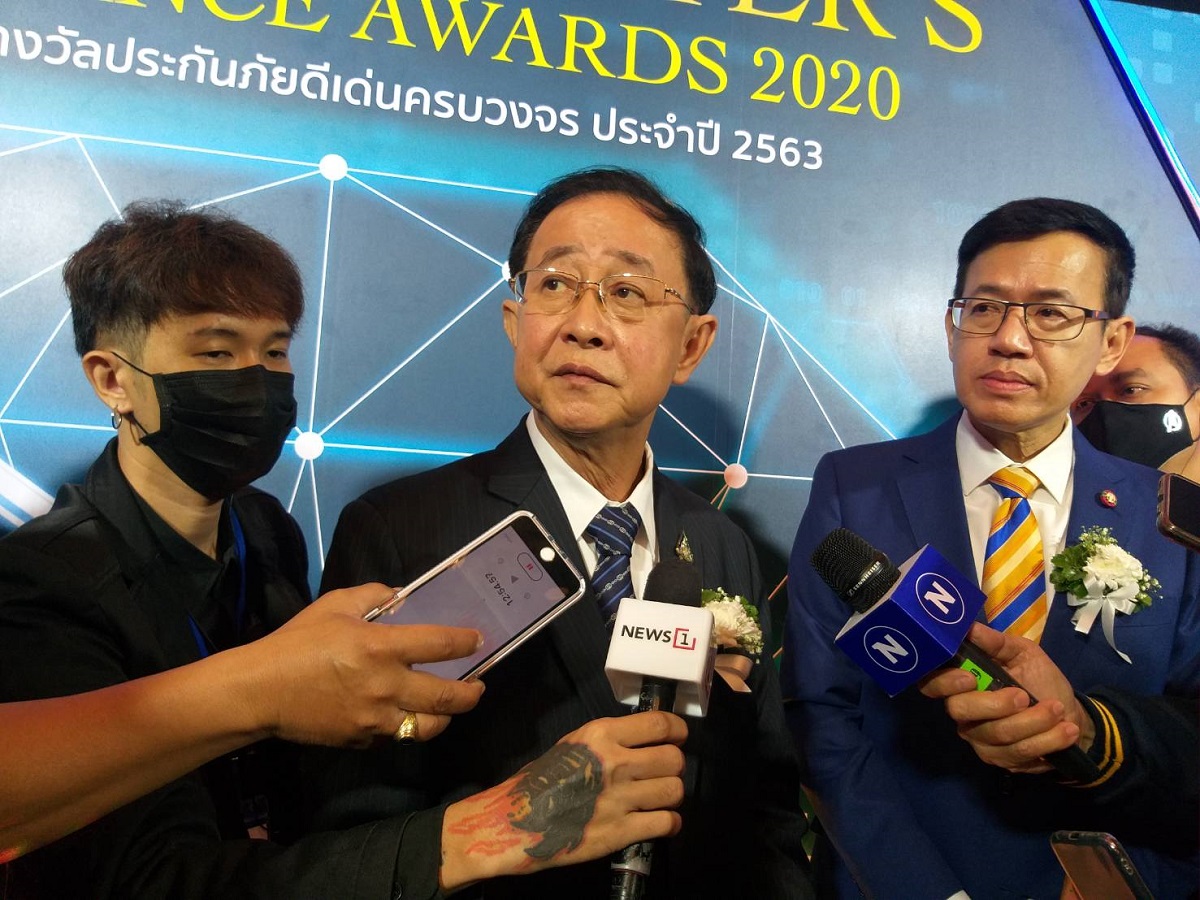 “อาคม” ชี้ธุรกิจต้องเดินหน้าต่อไป แม้รัฐประกาศสถานการณ์ฉุกเฉิน