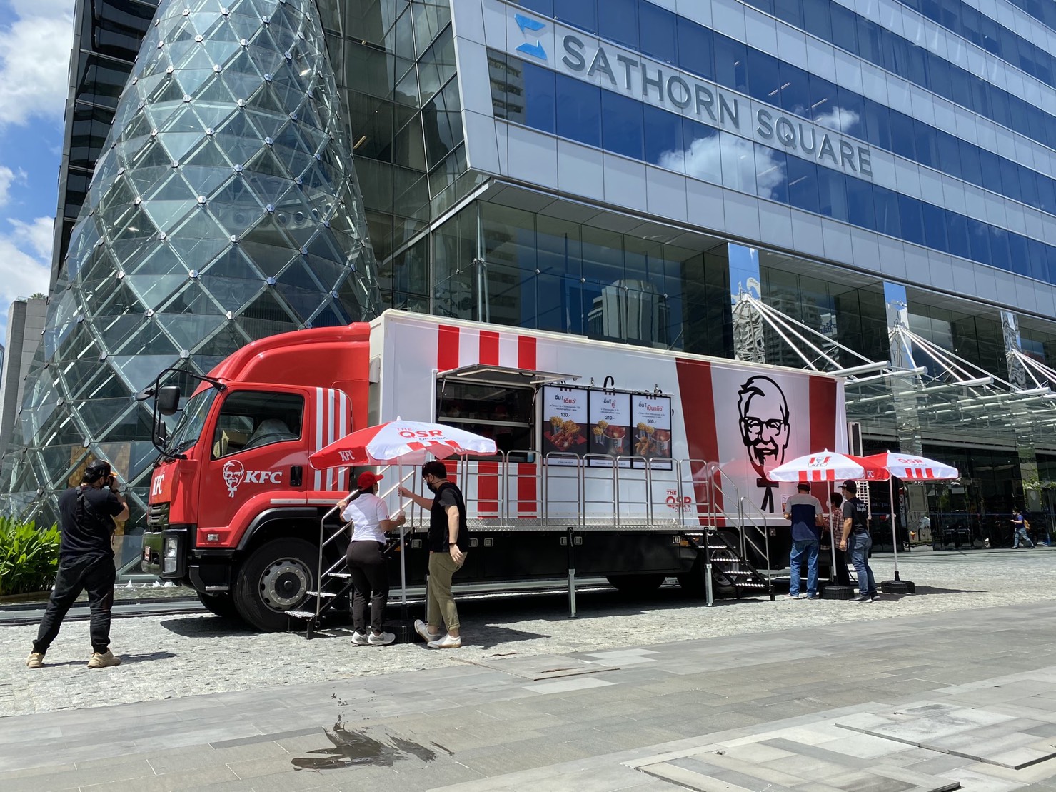 “เคเอฟซี” เปิดแนวรบใหม่ ส่ง “ฟู้ดทรัค” เขย่าตลาดไก่ทอด