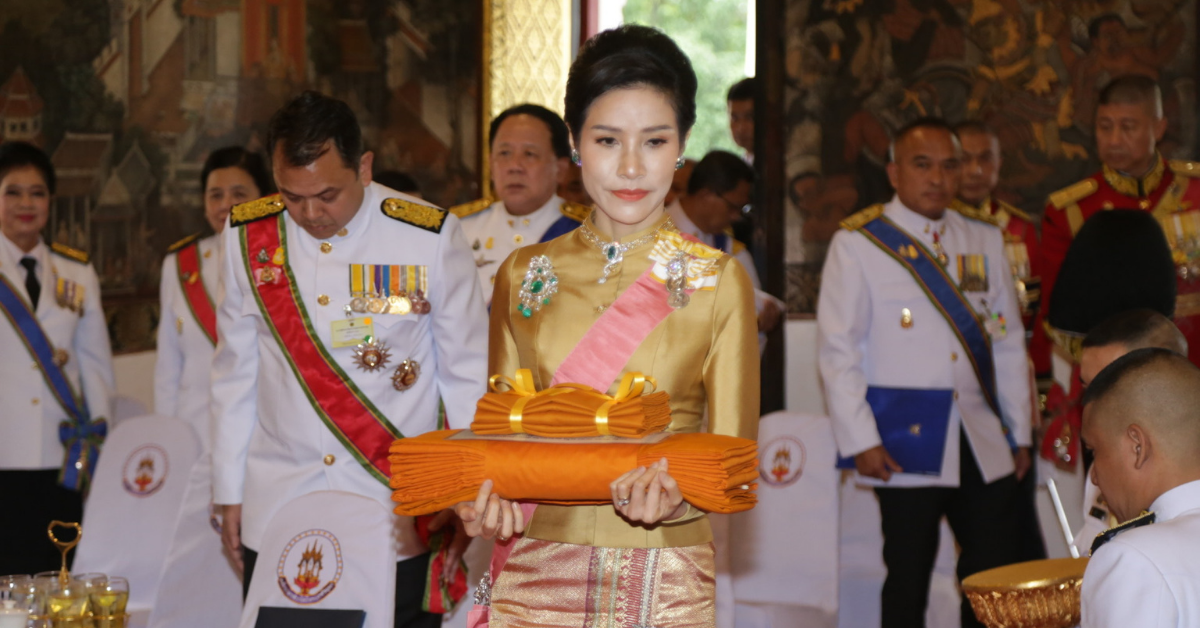 เจ้าคุณพระสินีนาฏฯ เป็นผู้แทนพระองค์ถวายผ้าพระกฐิน ณ วัดสุวรรณดาราราม 