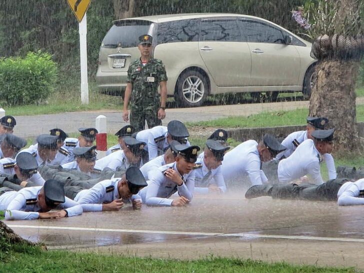นายร้อยฝึกหมอบ นายร้อยฝึกหมอบ