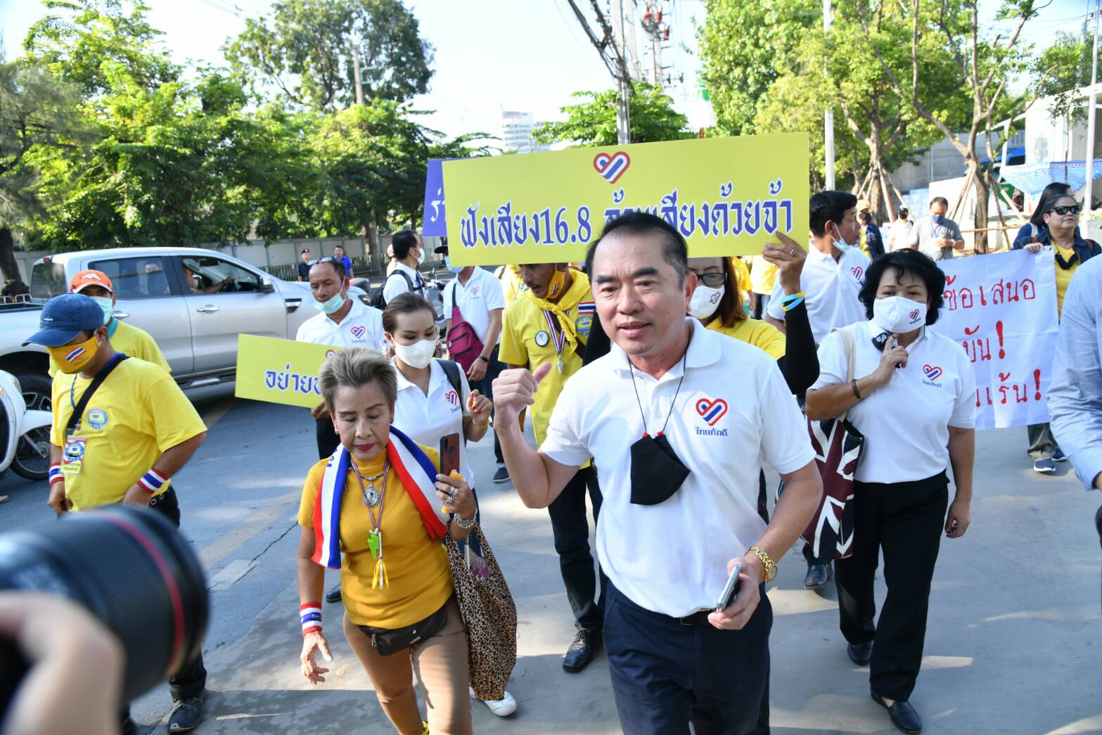 ไทยภักดี ถามคณะราษฎร ใช้ความรุนแรง แต่บอกชุมนุมสงบ ต้องการอะไร?