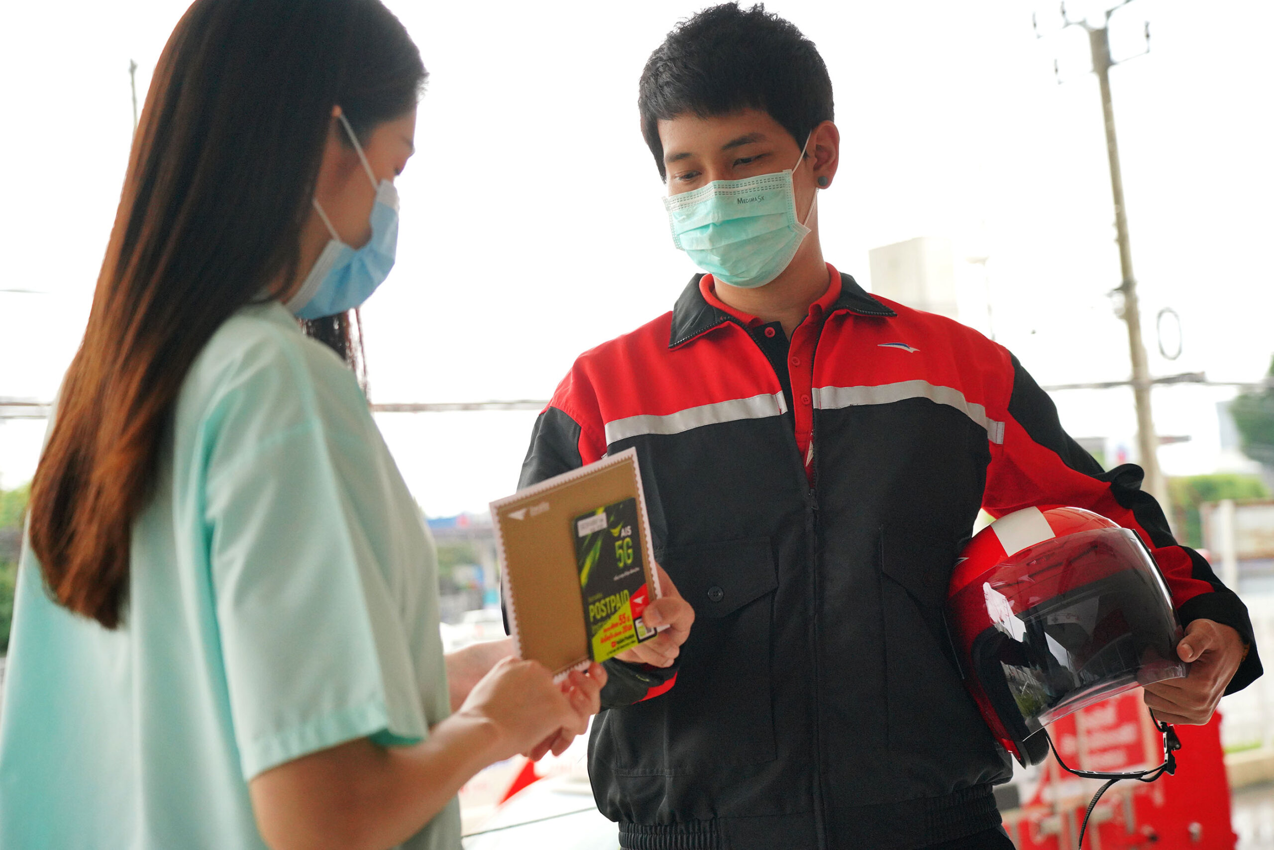 “บุรุษไปรษณีย์” ยุคใหม่ ขาย “ซิม-เน็ตบ้าน-เติมเงินมือถือ” ถึงหน้าบ้าน