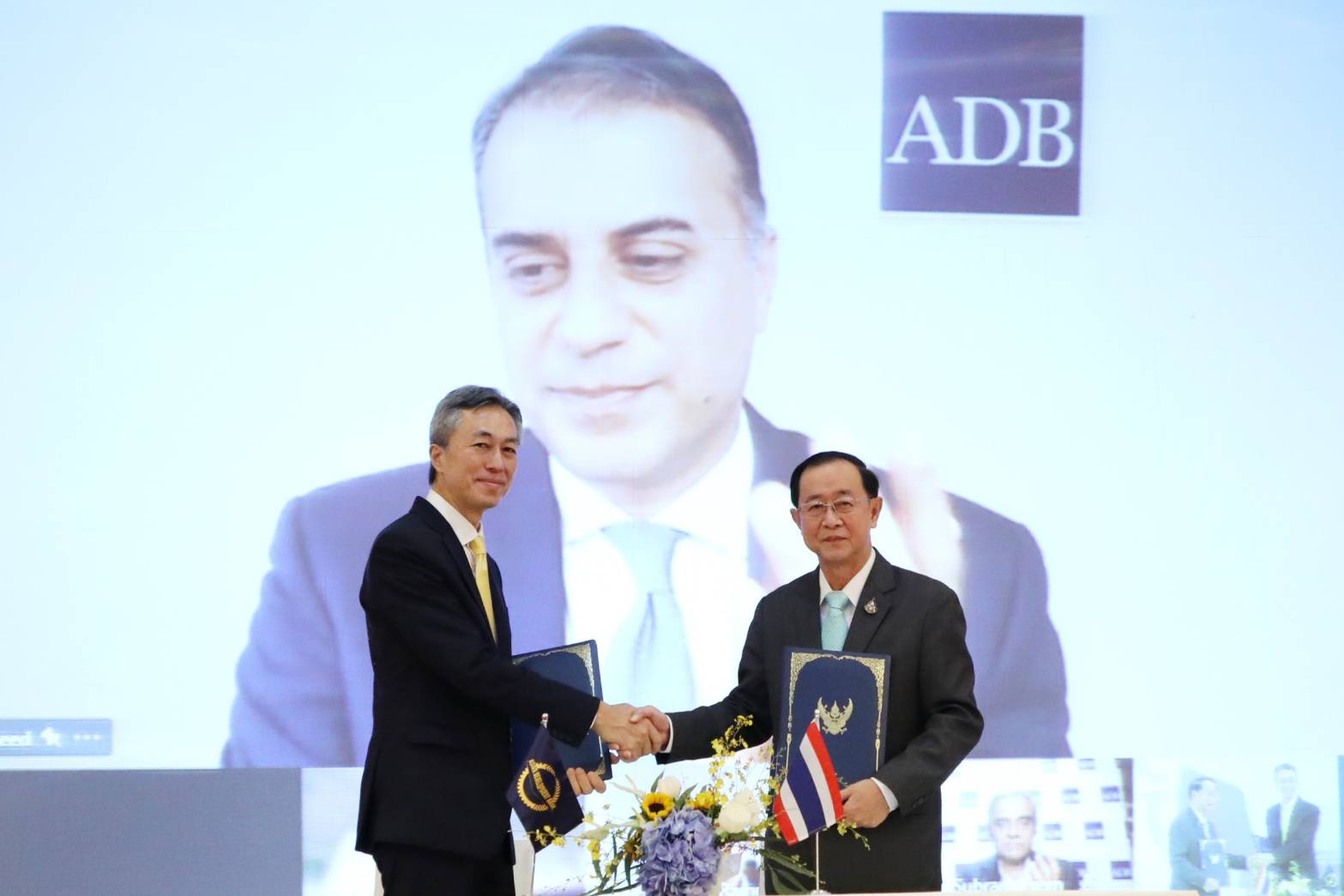 “อาคม” ลงนามกู้เงิน ADB เพิ่มอีก 4.5 หมื่นล้านบาท