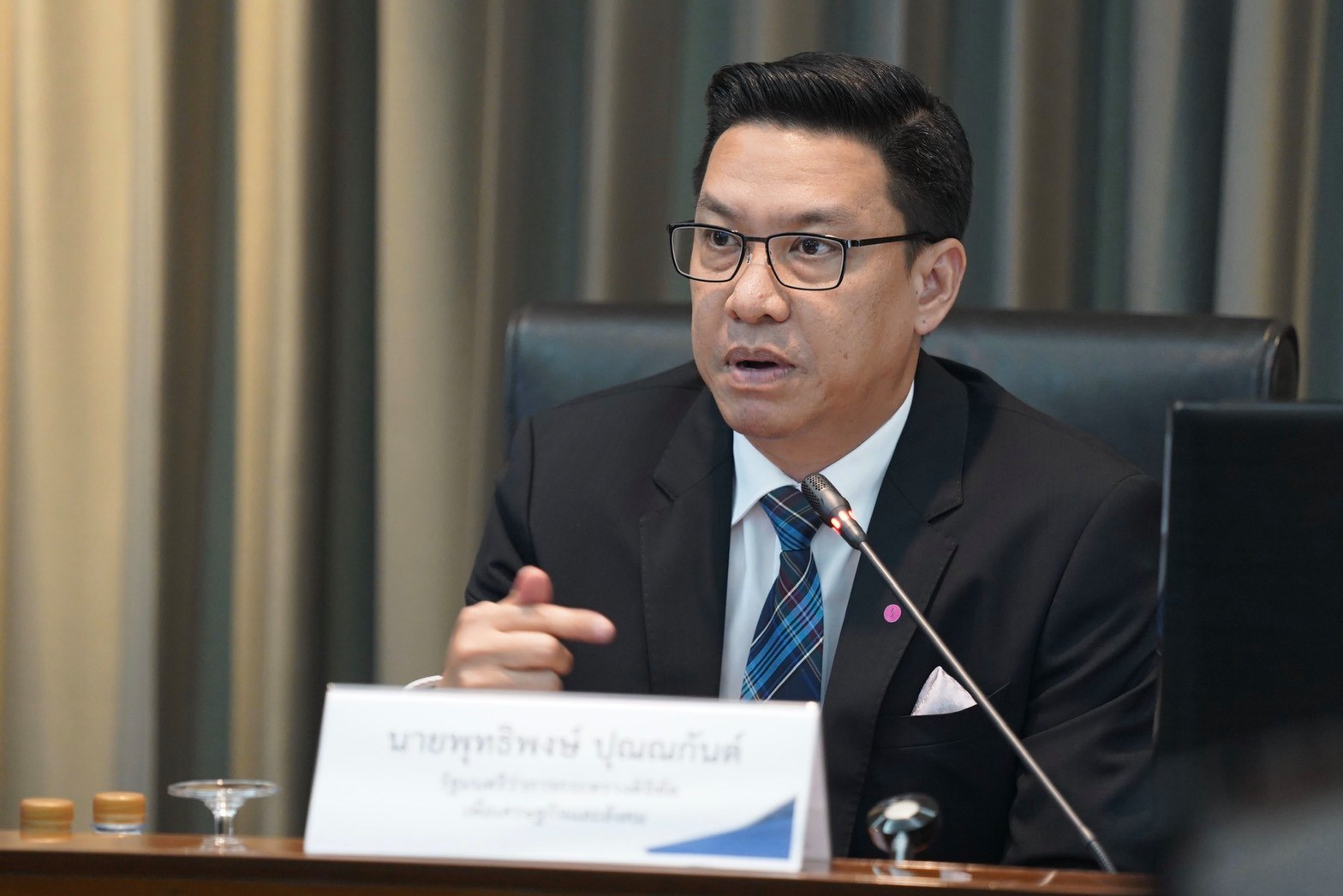 ประชาชนปลื้ม-เชื่อมั่นรัฐบาล “พุทธิพงษ์” จ่อแถลงโพลดีอีเอสพรุ่งนี้