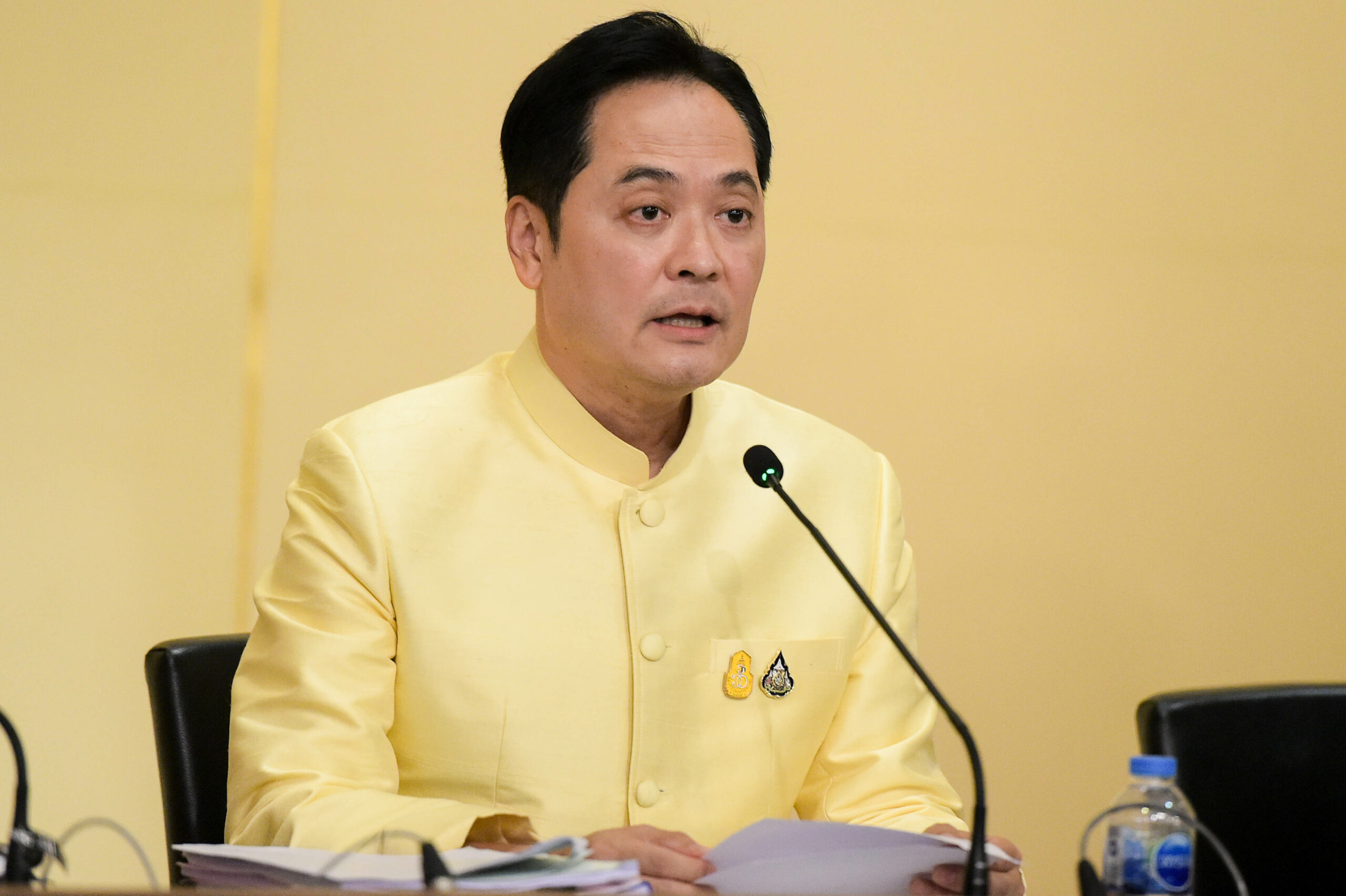 อนุชา บูรพชัยศรี