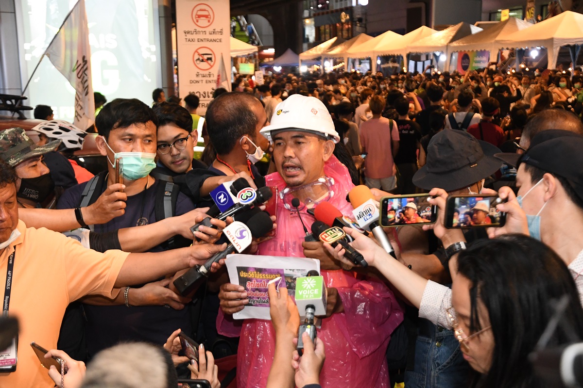 พ่อค้าหมูสะเต๊ะเปิดใจ “ผมไม่ใช่ชายชุดชมพู” มือปืนแยกเกียกกาย