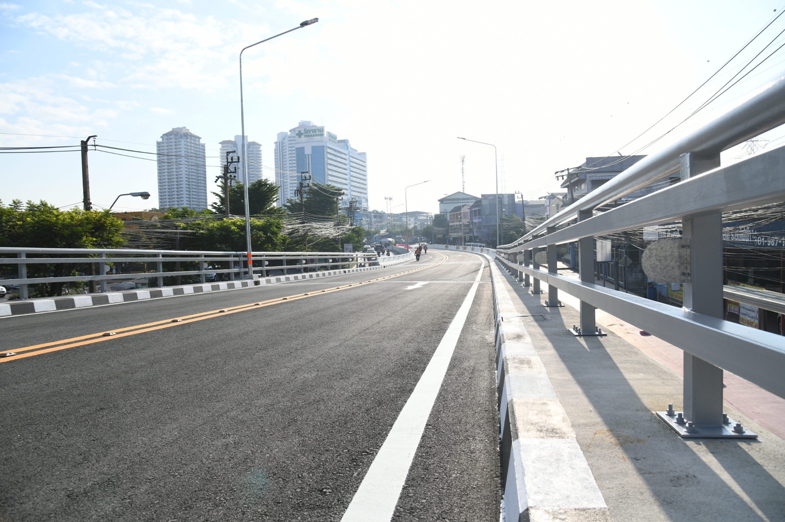 เปิดใช้แล้ว  “สะพานข้ามแยก” ศรีนครินทร์-พัฒนาการ