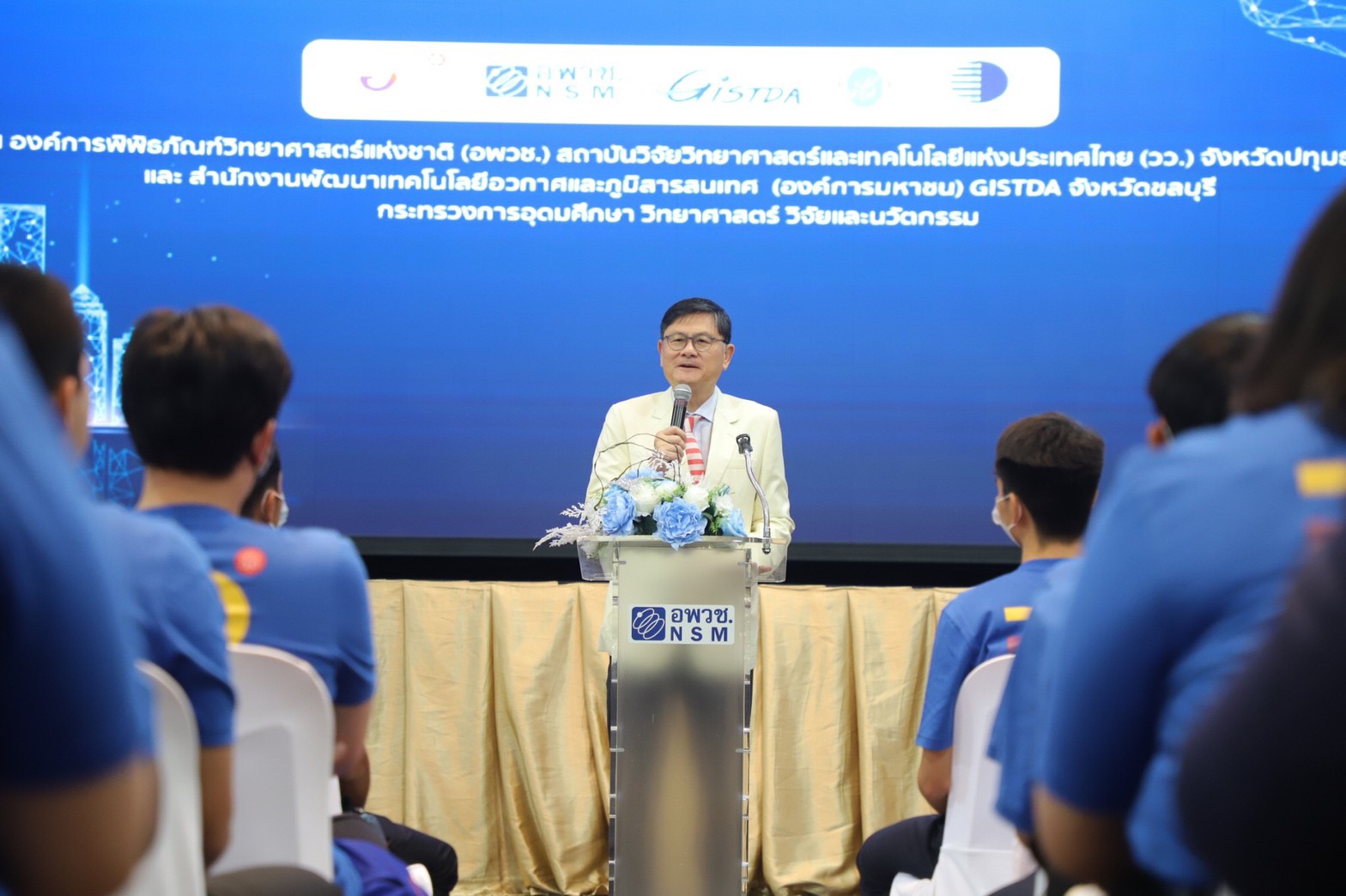 “เอนก” หารือประธานนิสิตนักศึกษา ขอให้มองโลกในทางบวก ไม่ใช่เห็นแต่ปัญหา