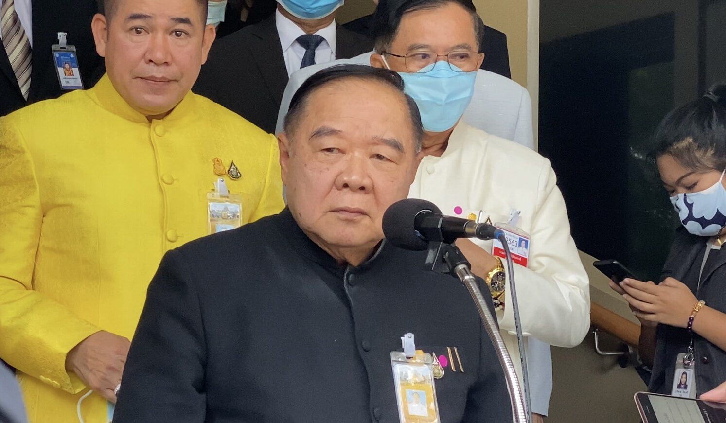 ประวิตร “ไม่รู้” ส.ส.พปชร. ยื่นตีความ 3 ร่างรัฐธรรมนูญ ชี้ไม่ใช่เกมยื้อเวลา
