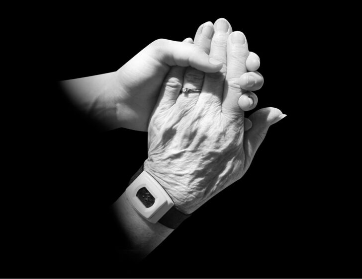 hands-216981_1280