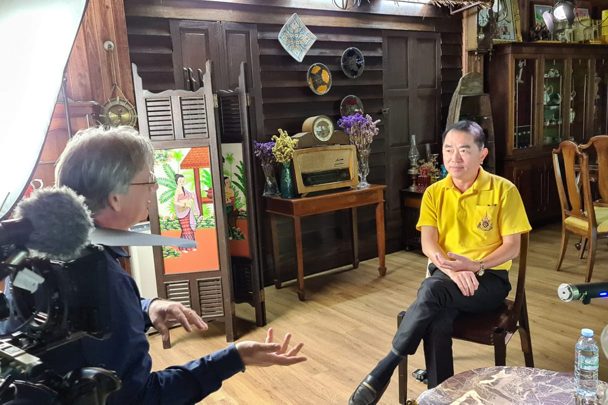 “หมอวรงค์” สัมภาษณ์สื่อนอก หากเขาโตขึ้นจะรู้เองทำไมไทยต้องมีสถาบัน