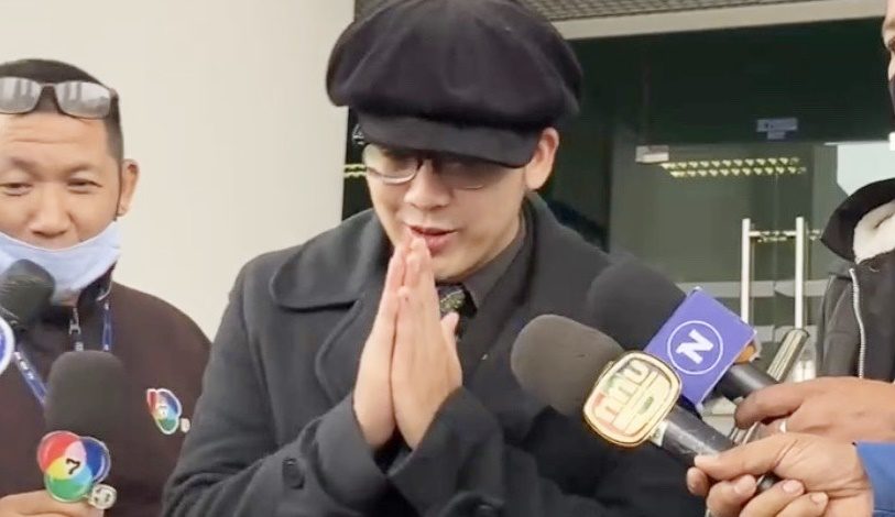 แอมมี่ โดน 11 คดี เข้ารายงานตัวศาลแขวงดุสิต ยันชุมนุมต่อ