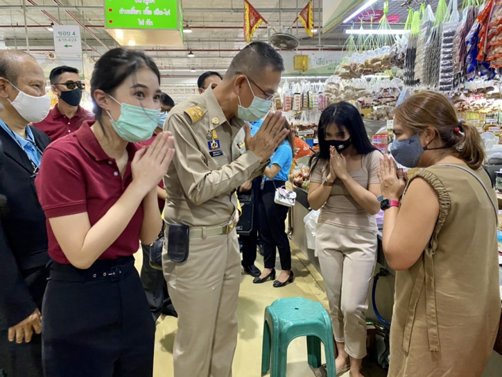 “รถเร่-แผงค้า” ตลาดสี่มุมเมืองพร้อมใจ เข้าร่วมมาตรการ “คนละครึ่ง” กระตุ้นเศรษฐกิจสุดคึกคักส่งท้ายปลายปี 2563