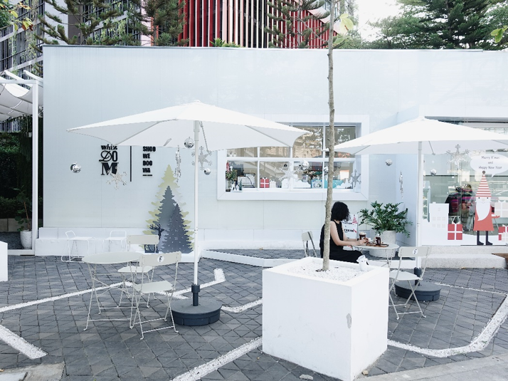 นั่งชิลล์ในสไตล์ Social Distancing! เช็คอินคาเฟ่ธีมคริสต์มาส ที่ Whizdom Experience Box