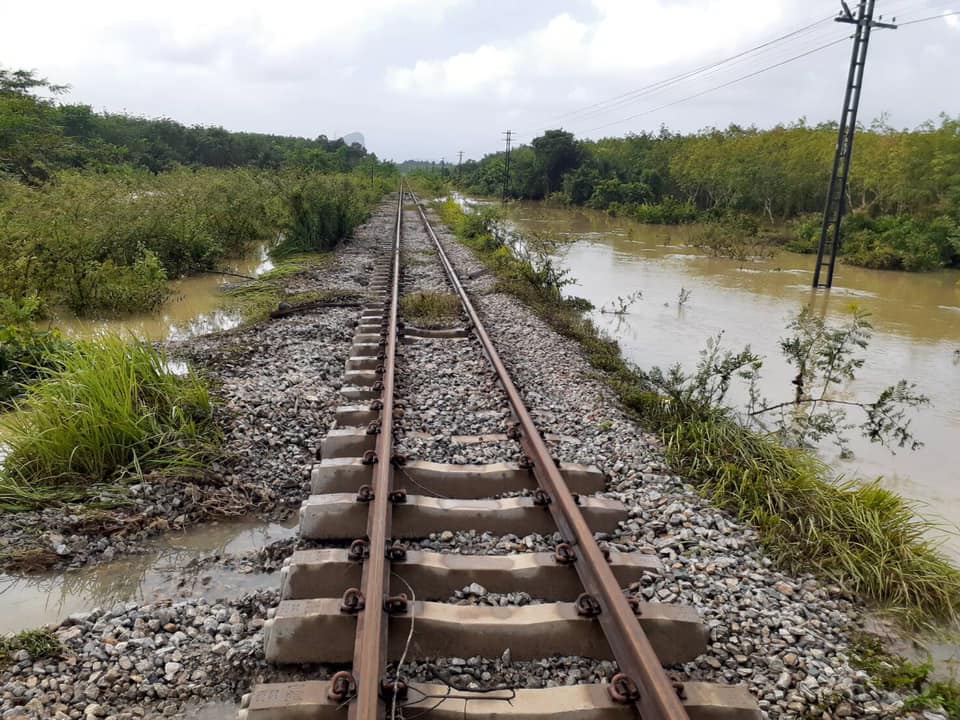 ตรวจสอบ รถไฟงดให้บริการเส้นไหนบ้าง หลังน้ำท่วมนครศรีธรรมราช
