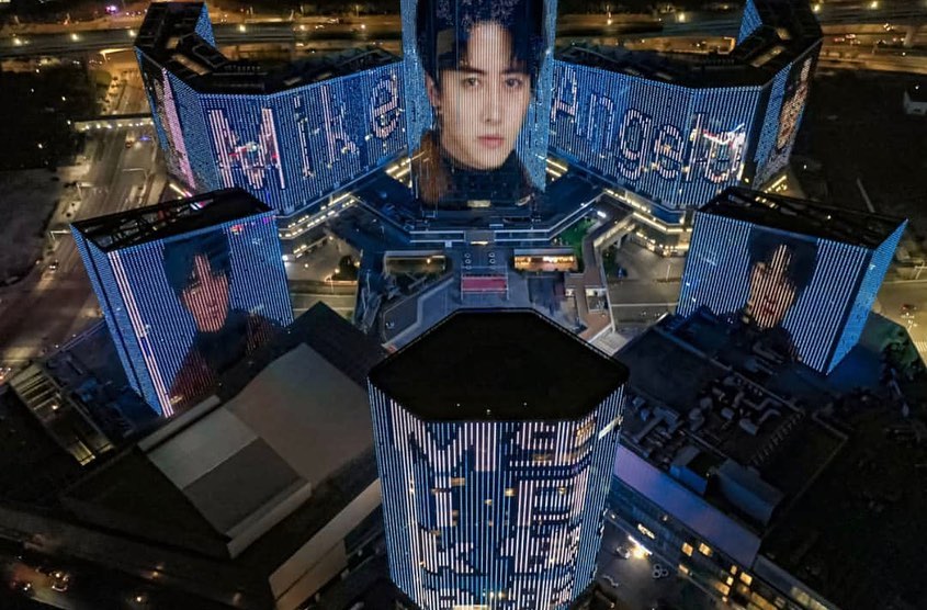 “ไมค์ พิรัชต์” สุดปลื้ม แฟนคลับจีนเซอร์ไพรส์วันเกิด ขึ้นป้ายยิ่งใหญ่กลางเมืองจีน