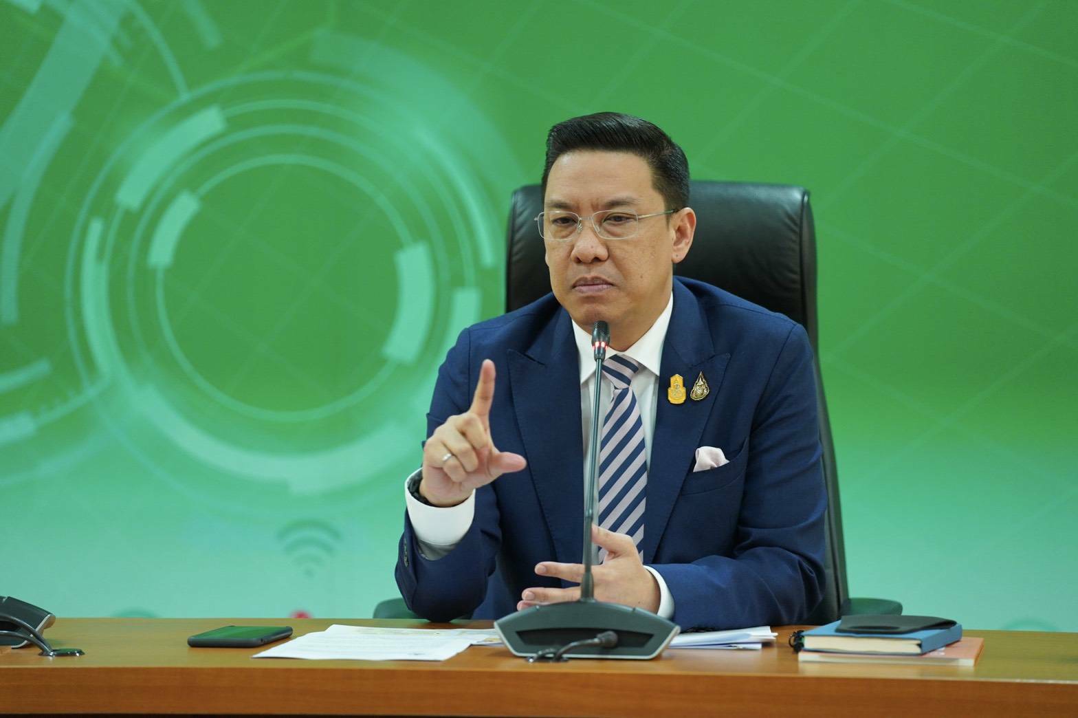 “พุทธิพงษ์” เตรียมจับเว็บไซต์ผิดกฎหมายเพิ่มอีก 607 ราย