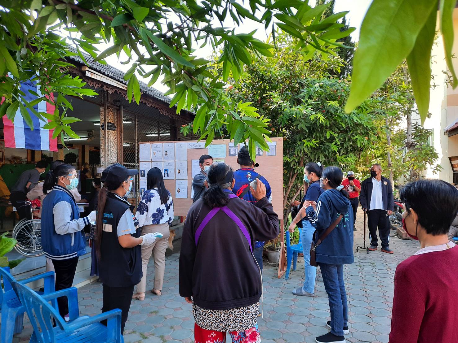 ผู้ว่าฯ เชียงใหม่ ตรวจการเลือกตั้ง อบจ. ประชาชนทยอยใช้สิทธิอย่างต่อเนื่อง