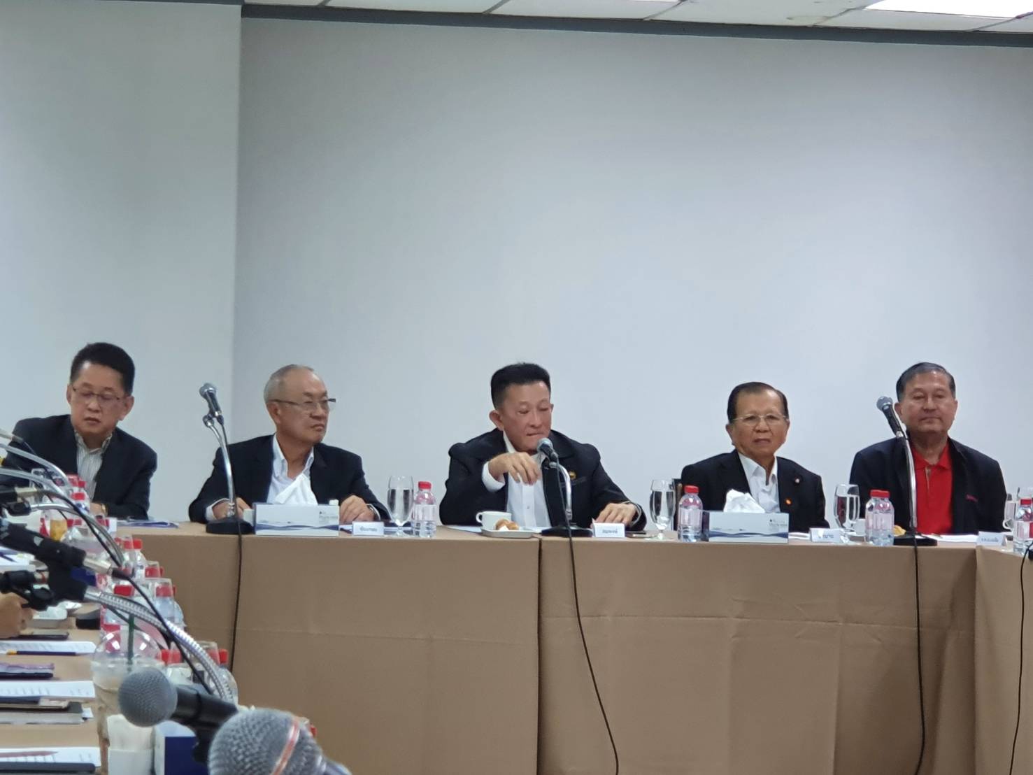 เพื่อไทย ผุดกรรมการการเมือง เชื่อมราษฎร ถกปม อบจ.-พรรคแตก