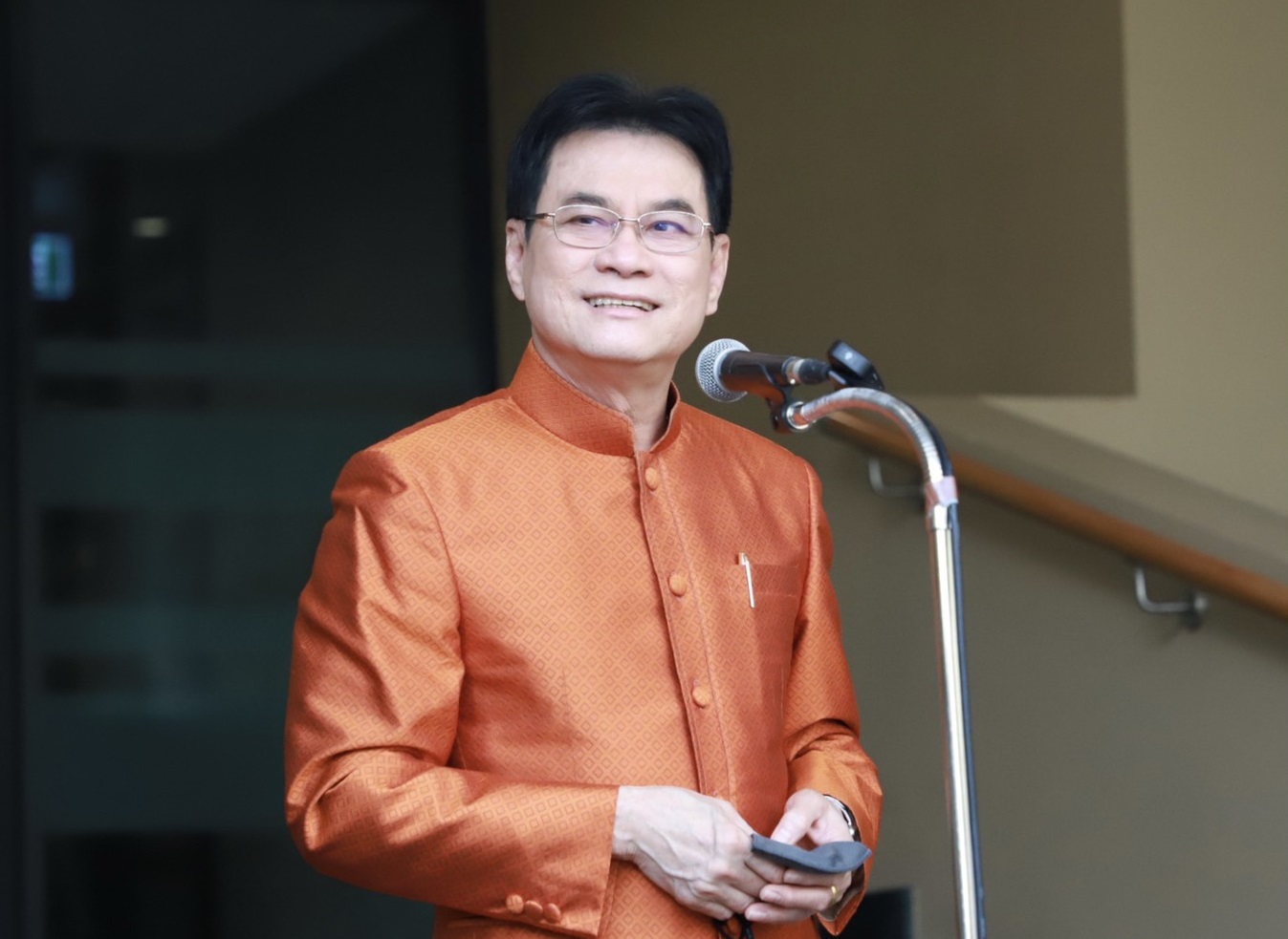 จุรินทร์ กวักมือเรียกฝ่ายค้าน-ม็อบราษฎร ร่วมวงสมานฉันท์