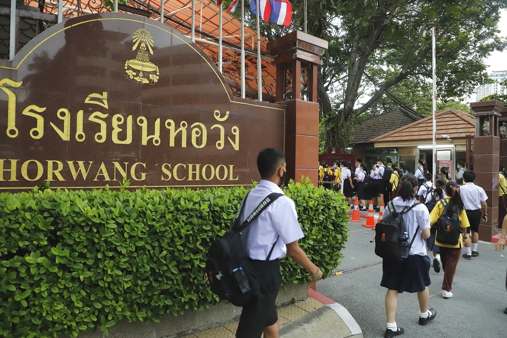 ผู้ปกครองแจ้งความ โรงเรียนหอวัง ไม่ให้ลูกเข้าเรียน เพราะแต่งไปรเวท