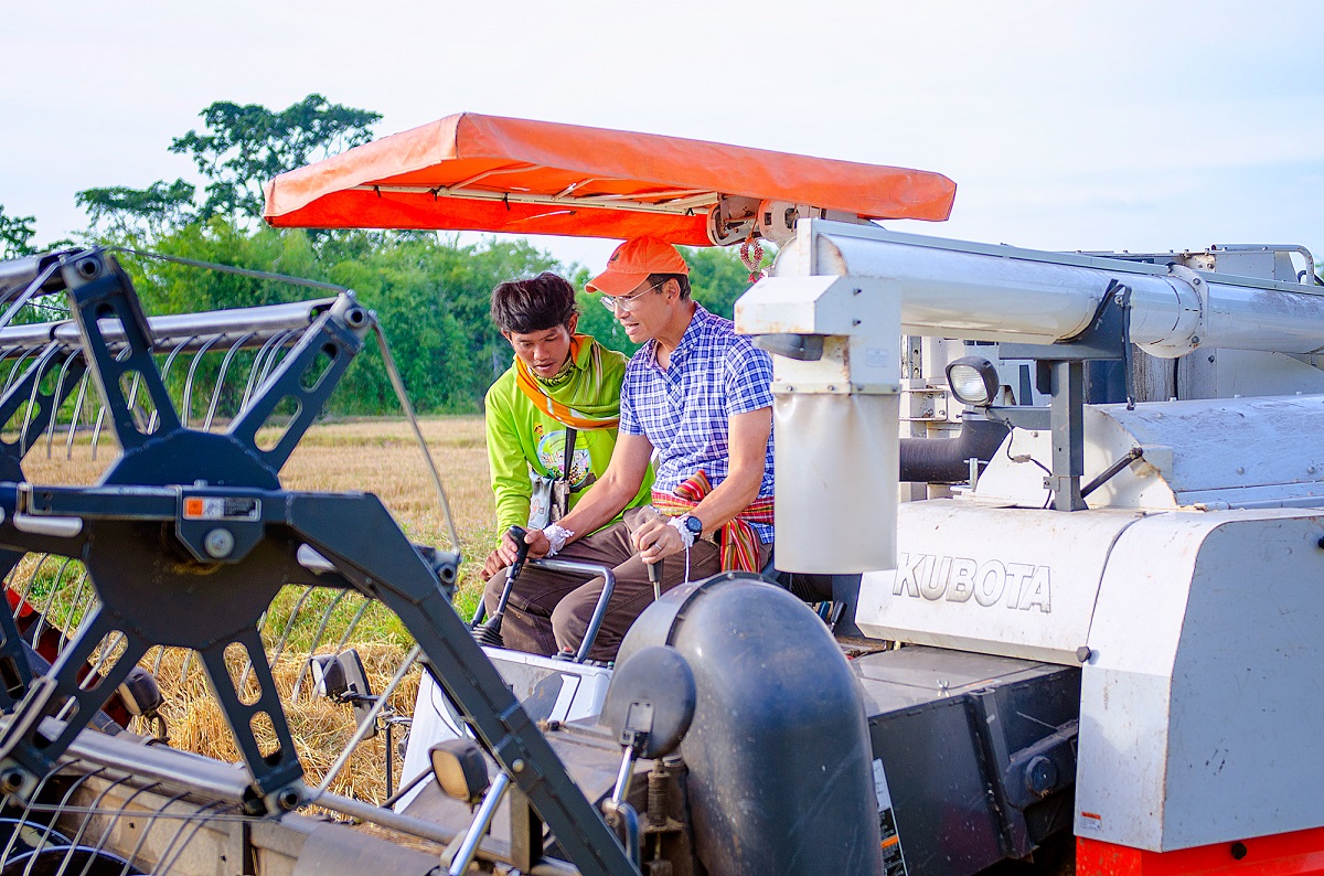 กรณ์ พรรคกล้า แจ้งข่าวปลดหนี้ให้ชาวนา มหาสารคามได้ยกหมู่บ้าน