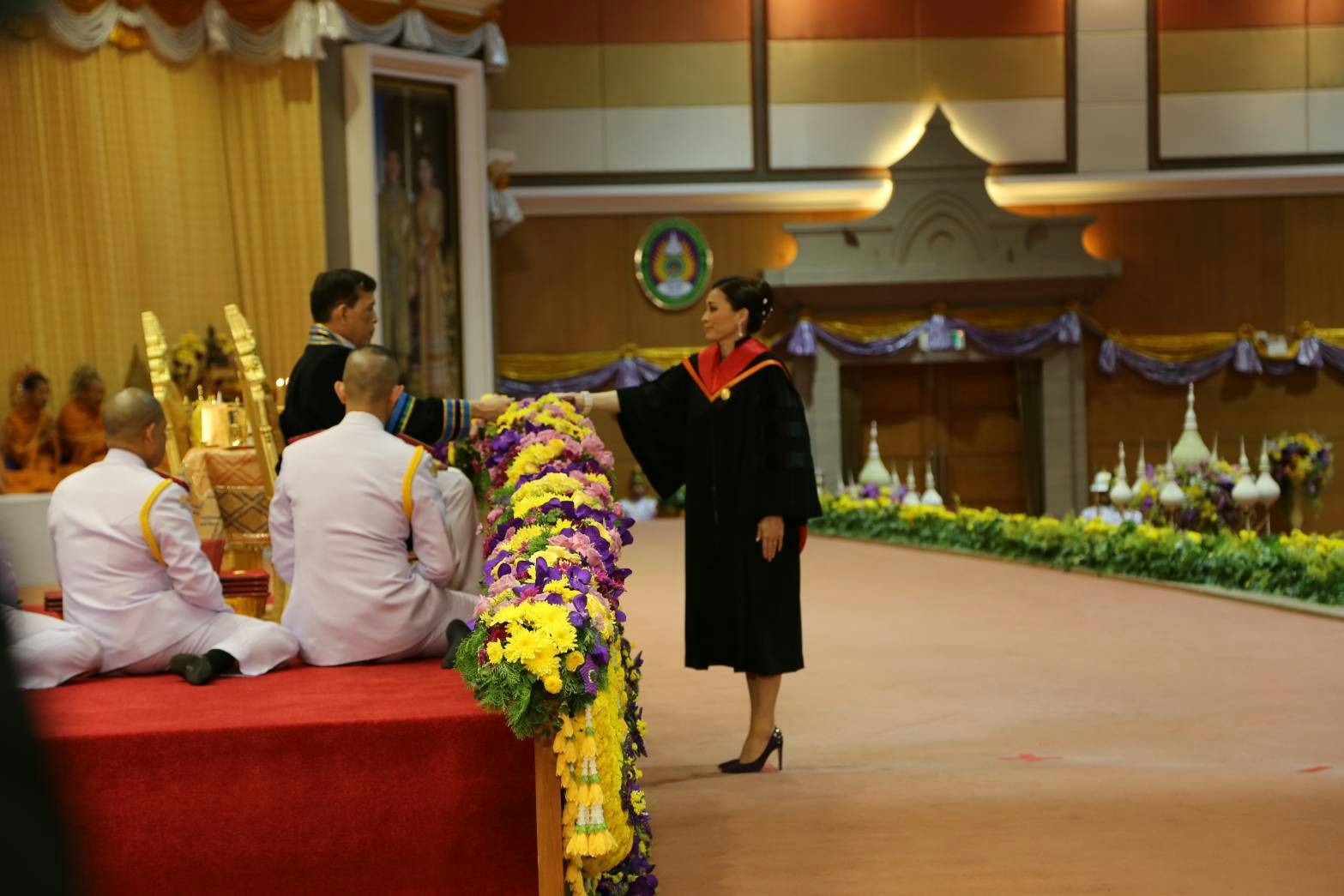 ในหลวงพระราชทานปริญญา มรภ.สงขลา พระราชินีรับปริญญาดุษฎีบัณฑิตกิตติมศักดิ์
