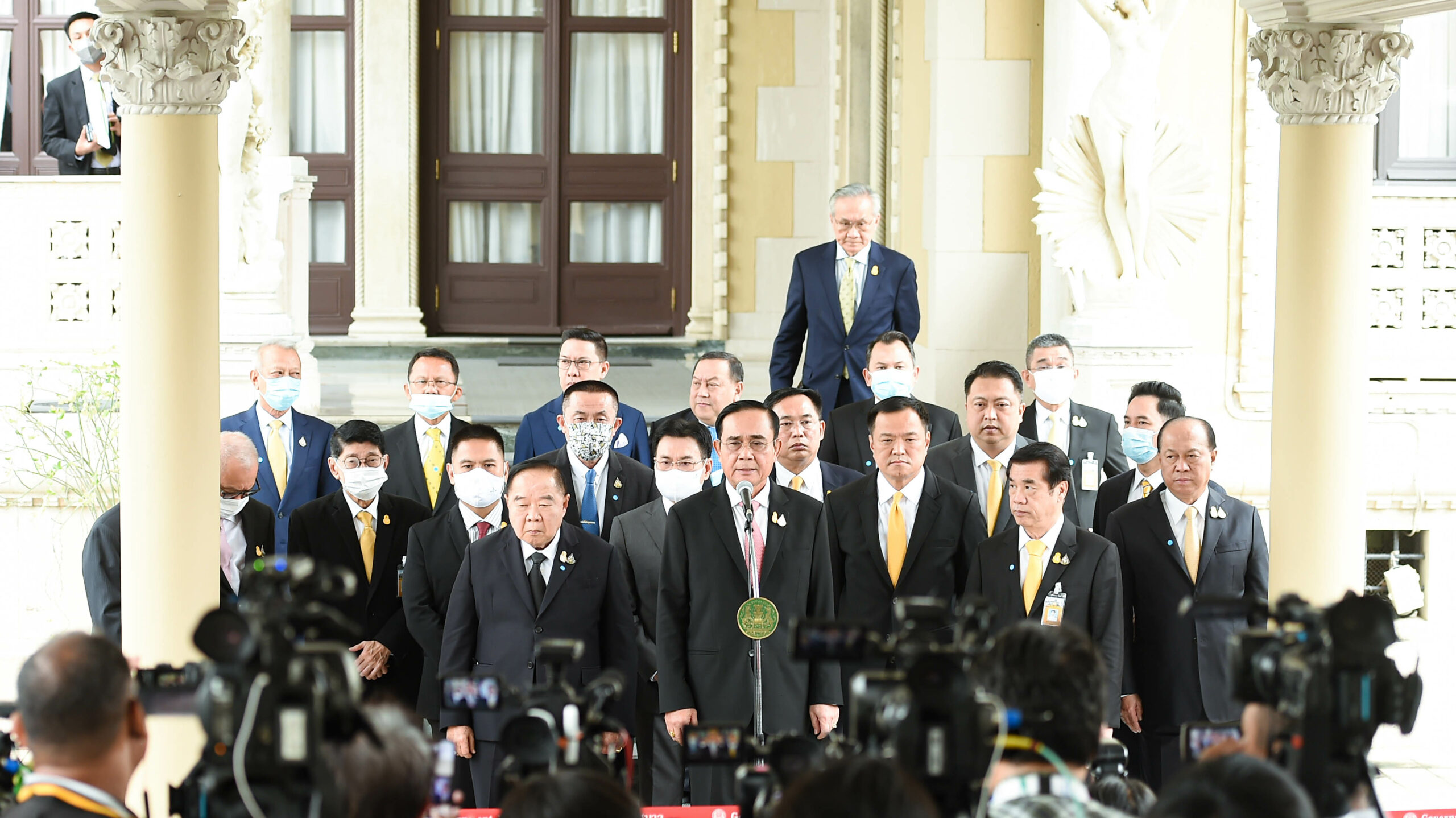 ทำเนียบคุมเข้มนักข่าว ใส่หน้ากาก-เว้นระยะ งดจ่อไมค์ ประยุทธ์-ครม.