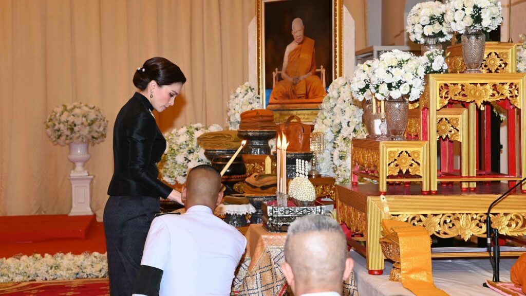 พระราชินี เสด็จฯแทนในหลวง พระราชทานน้ำหลวงสรงศพหลวงพ่อวิริยังค์