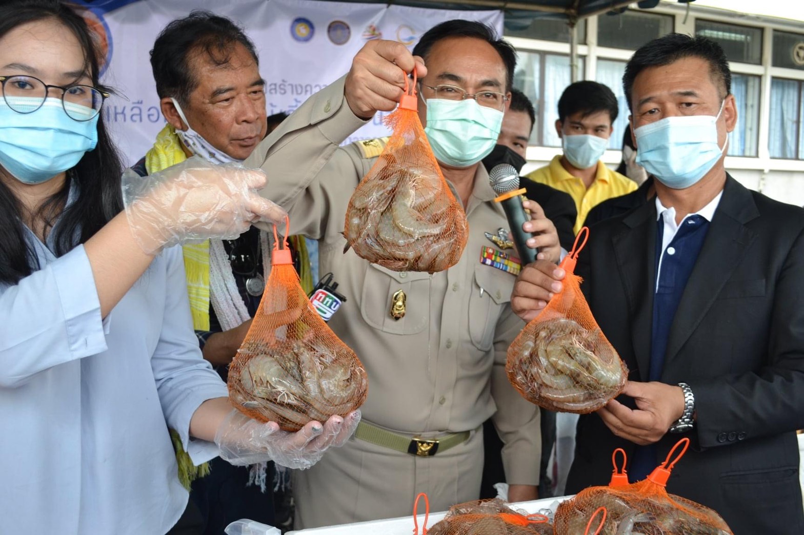 ส.กุ้งตะวันออก จัดกิจกรรมให้ความมั่นใจ ‘อาหารทะเลปลอดภัยจากโควิด’