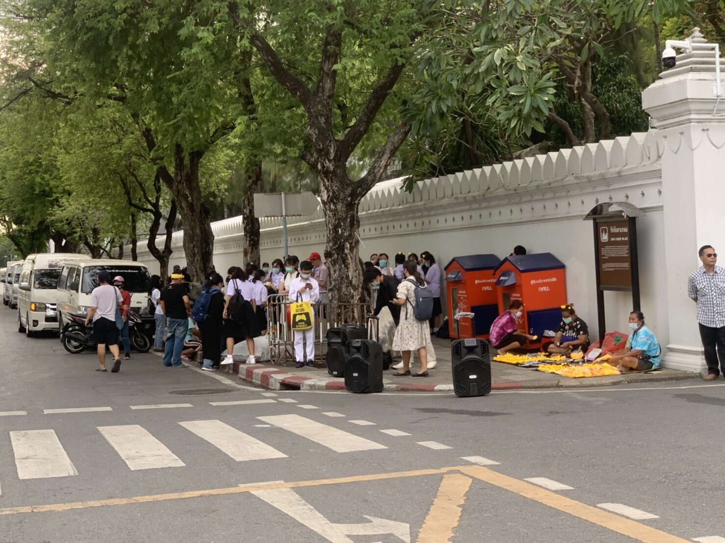 นักเรียนเลว มาตามนัด เริ่มชุมนุมหน้ากระทรวงศึกษาฯ แล้ว